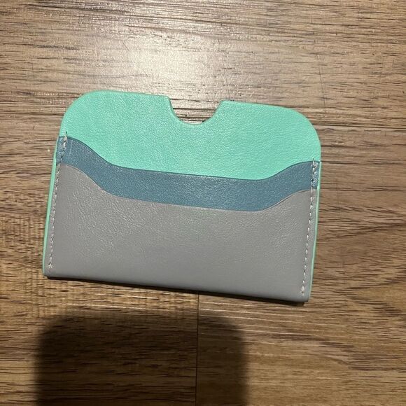 Carla 3 pocket smooth green wallet - Picture 1 of 3